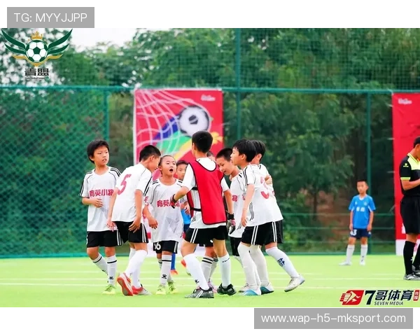 青训是否推动球员参与团队建设与领导力培训，青训队伍