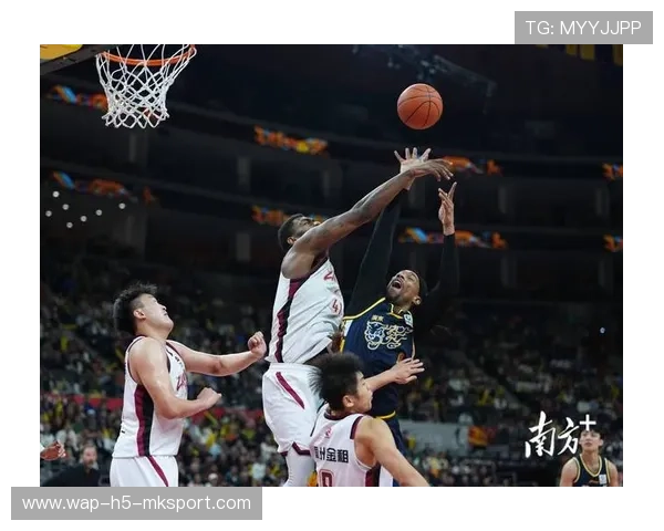 徐杰空位三分犹豫引争议，广东进攻选择被喷，徐杰还在广东队吗