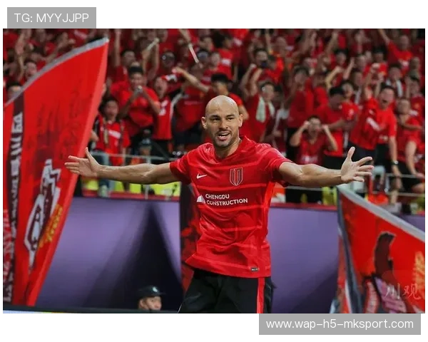 费利佩力压对手中卫头球破门，助成都蓉城反超比分